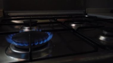 Gaz sobasının konforu yanıyor ve sönüyor.