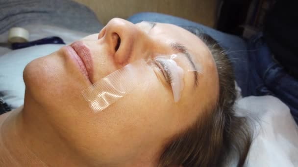 Zabieg Kosmetyczny Zabieg Kosmetyczny Laminowania Rzęs Przymocowanie Rzęs Zbliżenie Twarzy — Wideo stockowe