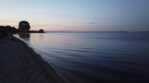 Zonsondergang Aan Oevers Van Wolga Tegenover Stad Kazan — Stockvideo