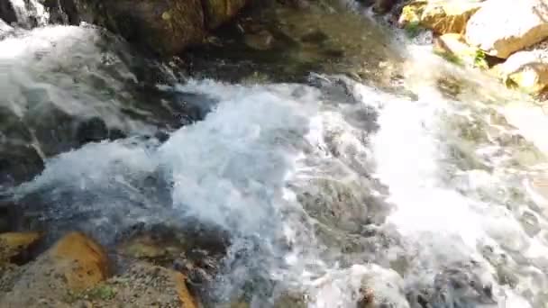 Bublající Vodopád Malé Řece — Stock video