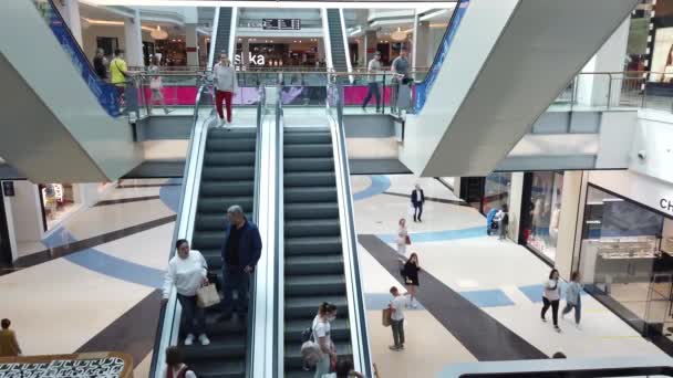 Julho 2020 Metropolis Shopping Center Moscow Rússia Pessoas Escadas Rolantes — Vídeo de Stock