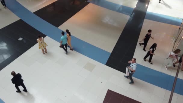 Gente Caminando Centro Comercial — Vídeo de stock