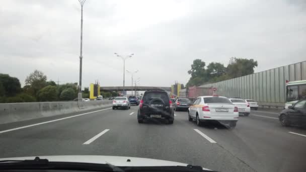 2020年9月5日 モスクワ ロシア 高速道路での車の運転 車からの眺め — ストック動画
