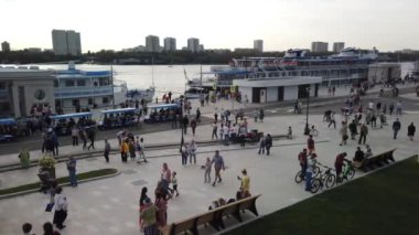 06 Eylül 2020, Kuzey Nehri İstasyonu, MOSCOW, Rusya: İnsanlar restorasyondan sonra açılan tek nehir istasyonunda yürüyorlar
