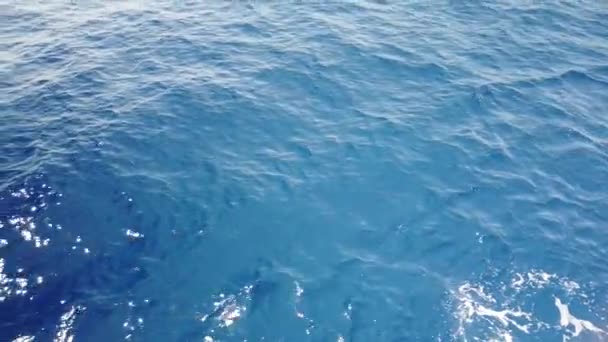 Vodní Cesta Modrém Mořském Povrchu Plovoucí Lodi Trail Tyrkysová Mořská — Stock video