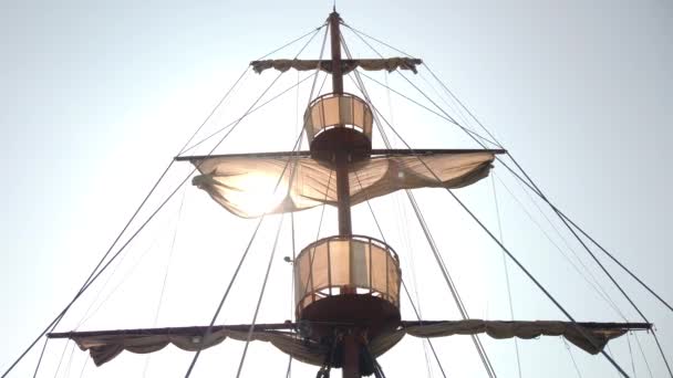 Egy Vitorlás Hajó Fedélzetén Felnézve Főárbocra Kötelekre — Stock videók