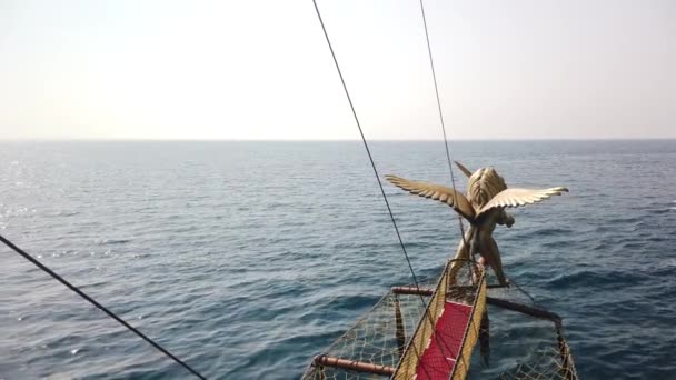 Front of an Old Pirate Ship Nose with a lion with wings on its nose — Stock Video