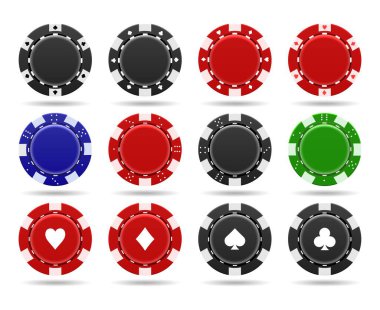 Beyaz arkaplanda poker çipleri