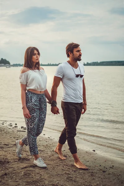 Serious Sad Couple Holding Hands While Walking Beach — Stock Photo, Image