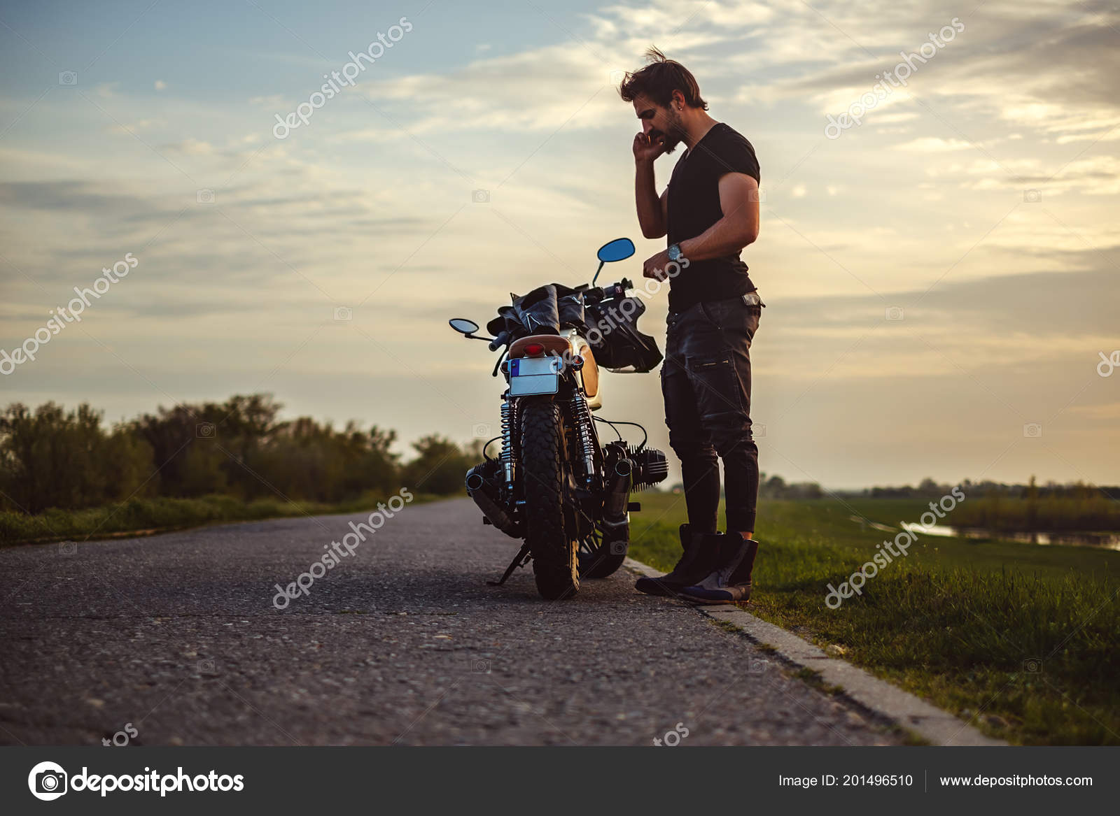 Man Talking Phone Seriously Looking Bike Middle Road — Stock Photo