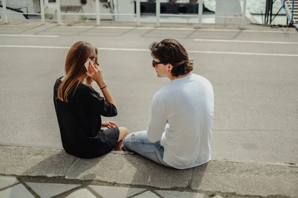 Girl Talking Phone While Boyfriend Waiting Beautiful Sunny Day — Stock Photo, Image