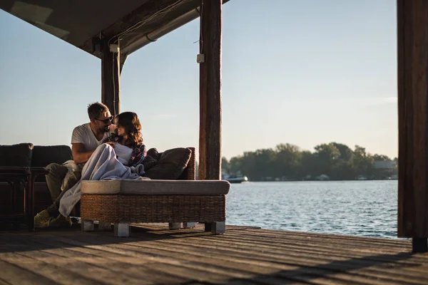 Smiling Couple Looking Each Other Riverr Beautiful Autumn Day — Stock Photo, Image