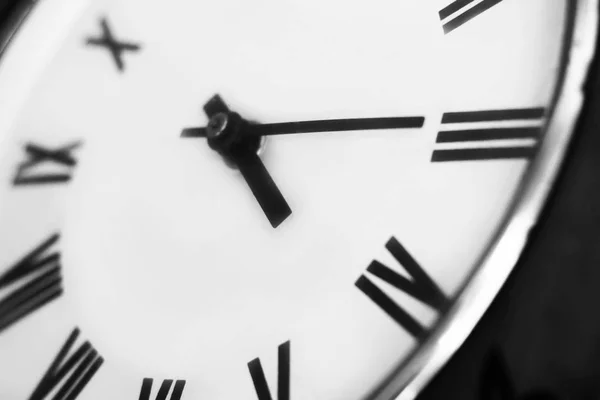 Klasik Saat Closeup Romen Rakamları Saat Çok Yakın — Stok fotoğraf