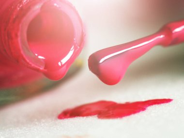 Pembe jel tırnak cilası çok yakın, makro