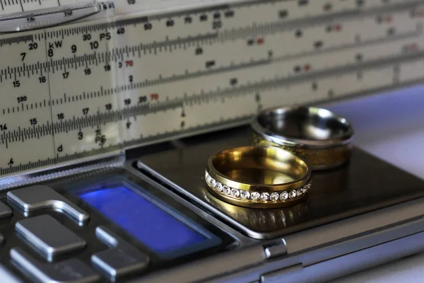 Anel Ouro Com Diamantes Instrumento Medição Valor Jóias Objeto — Fotografia de Stock