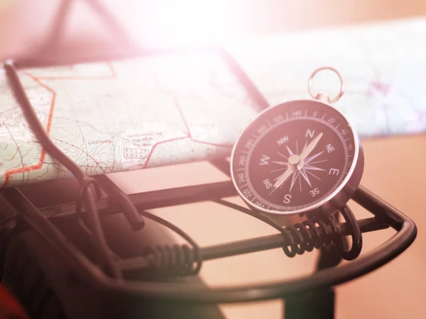 Compass Map Bike Trunk Sunlight — Stock Photo, Image