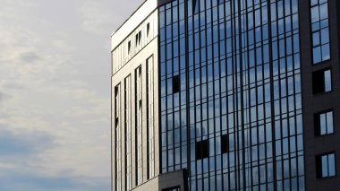 Cam cephe bir gökdelen, modern işletme Binası, açık havada