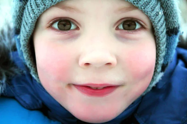 Portret Chłopca Zimie Tak Blisko — Zdjęcie stockowe