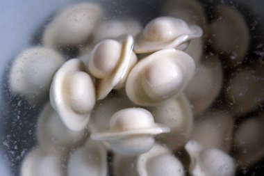Kaynar et suyu köfte