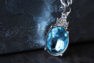 Mavi Topaz elmas damla armut şekli gemstone halo kolye zinciri