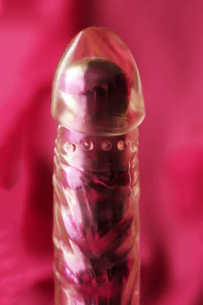 Kvinnliga rosa vibrator. Sexleksak för vuxna. — Stockfoto