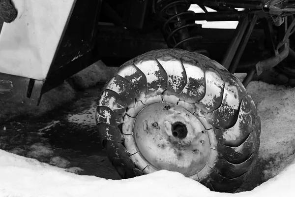 Off-road autó kerék acéllemez, elülső kilátás, tél — Stock Fotó