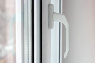 Plastik pencere kolu çok yakın