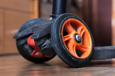 Turuncu scooter wheels, 3 tekerlekli taşıma