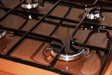 Kahverengi gaz sobası çok yakın