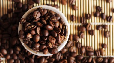 Kasede kahve çekirdekleri. Üstte görüntü.