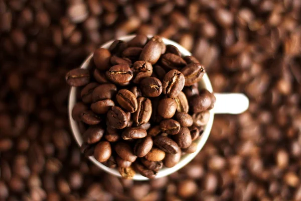 Coffee beans in the orange bowl. Top view. — Stock Photo, Image