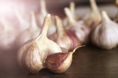 Sarımsaklı sarımsak soğanı.