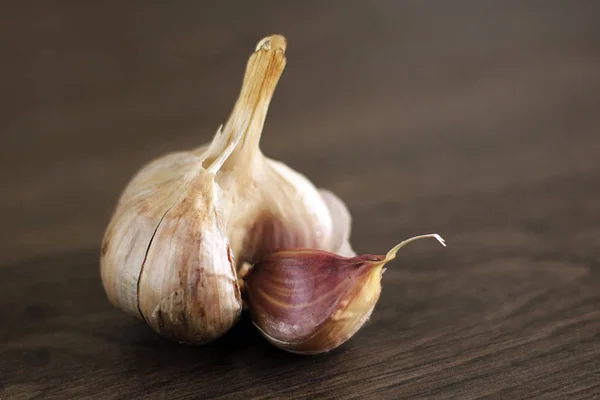 garlic bulbs with garlic cloves