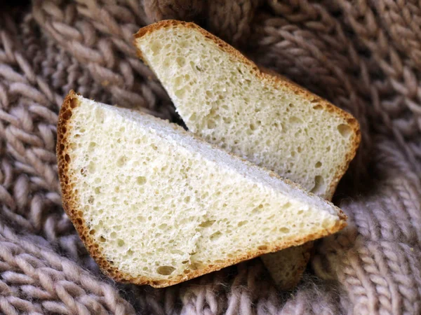 ニット素材の上面にパンのスライス — ストック写真