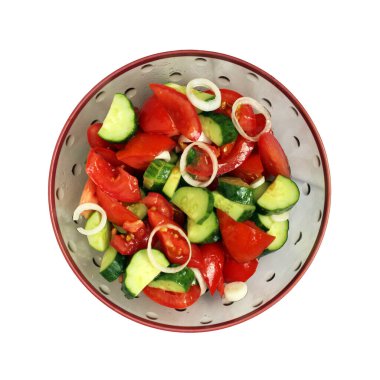 Domatesli ve salatalıklı sebze salatası.