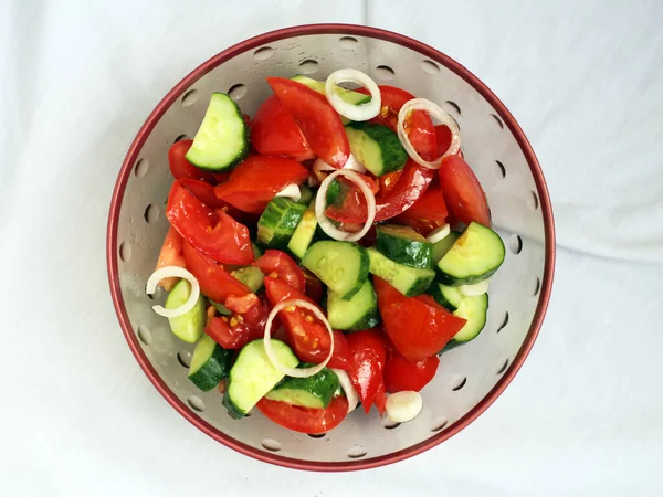 Domatesli Salatalıklı Sebze Salatası — Stok fotoğraf