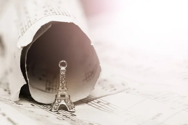 Small Bronze Eiffel Tower Figurine Music Paper Close — Stock Photo, Image