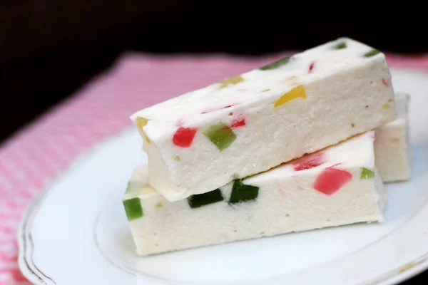 Weißer Marshmallow Mit Marmeladenbröseln Dessert Nah — Stockfoto