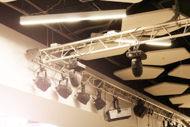 LED ışıklandırma ekipmanı, LED sahne aydınlatma cihazı renkli. Disko için öncü ışıklar