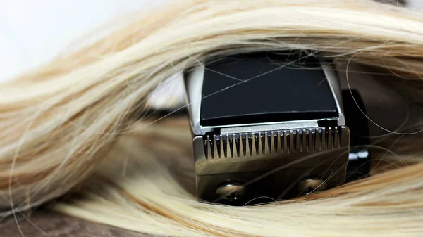 Women Blonde Hair Clipper Attachments Close — Stock Photo, Image