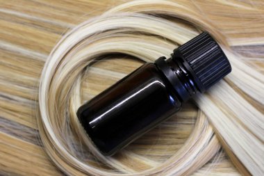 Temel kiremit yağı üst görünümü, sarı saçlar.