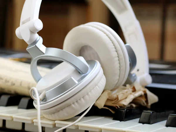 Auriculares Profesionales Teclado Tablero Sintetizador Música —  Fotos de Stock