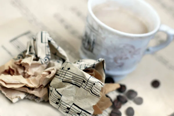 Une Tasse Café Blanc Vapeur Une Note Musicale Proche — Photo