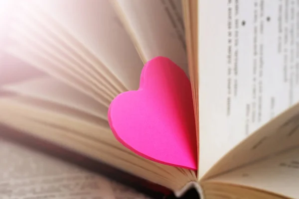 Dos Corazones Libros Rosas Amor Imagen Romántica — Foto de Stock