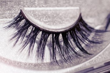 Bir çift sahte kirpik çok yakın, makro