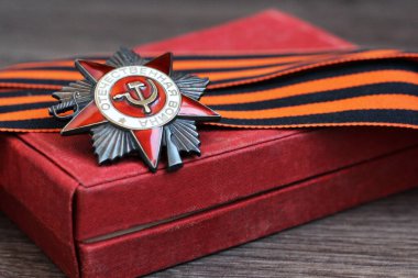 Zafer Günü 'nün Bileşimi Madalyaları Geri Aldı