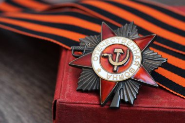 Zafer Günü 'nün Bileşimi Madalyaları Geri Aldı