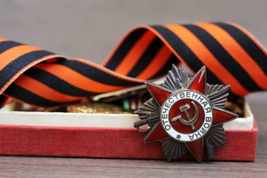 Zafer Günü 'nün Bileşimi Madalyaları Geri Aldı