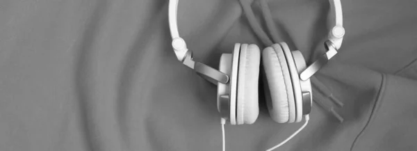 Λευκά Ακουστικά Πάνω Όψη Ασπρόμαυρη Εικόνα Μουσική — Φωτογραφία Αρχείου