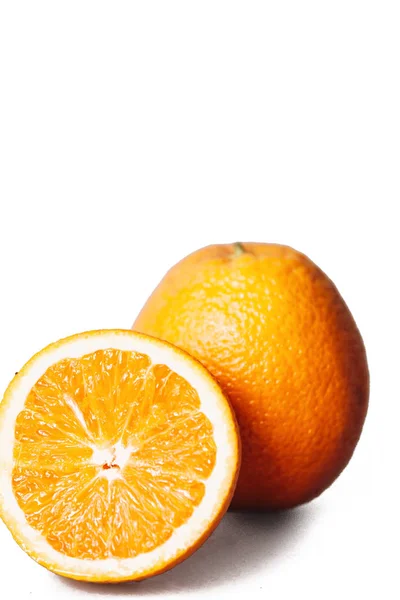 Πορτοκαλί Χρώμα Άσπρο Φόντο Στρογγυλό Φρούτο Oranje Προϊόν Ochenky Νόστιμα — Φωτογραφία Αρχείου